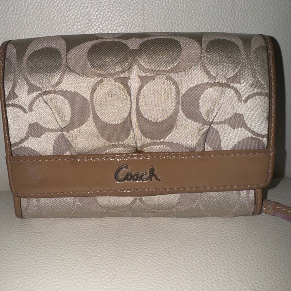Coach Wallet Lavender - Picture 1 of 5